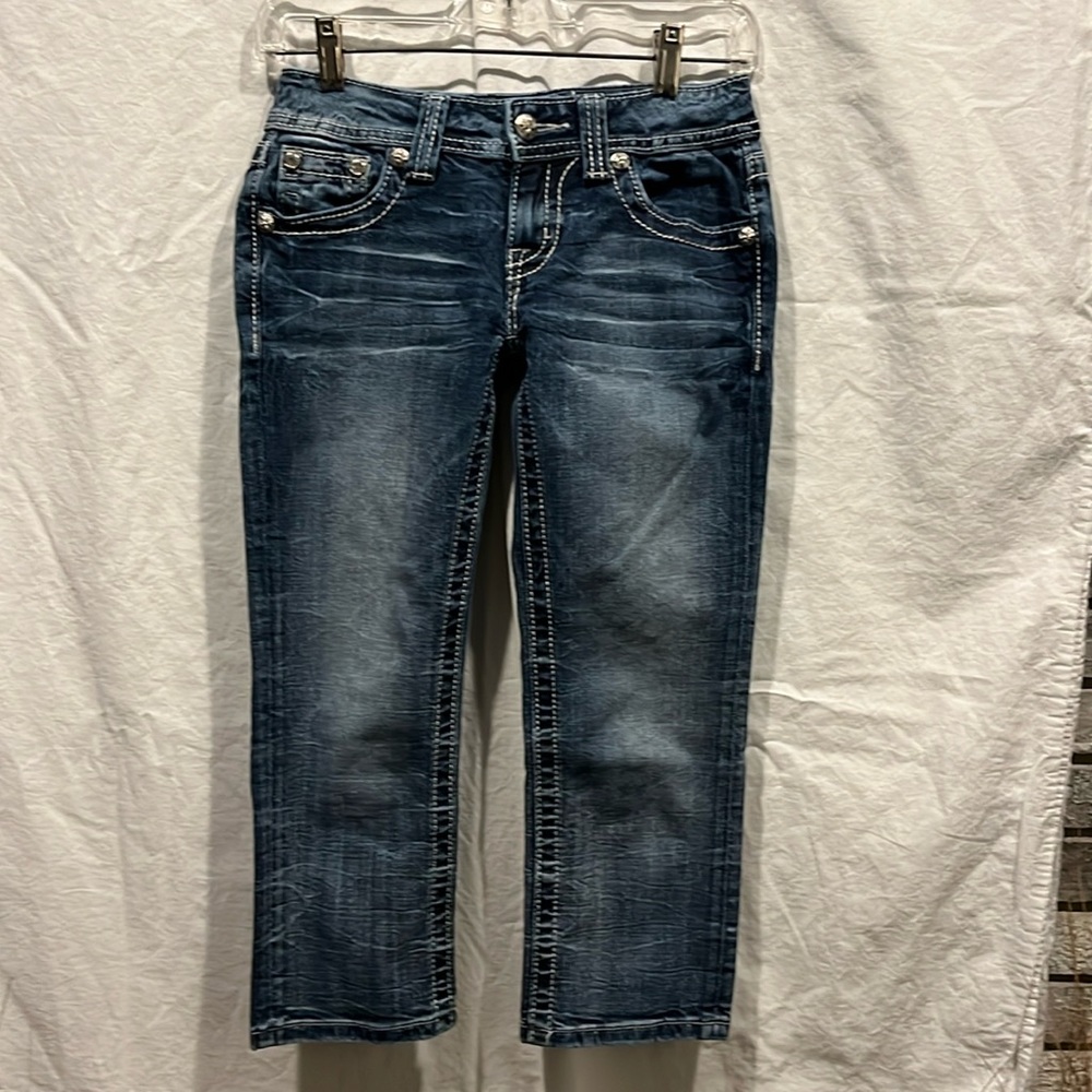 MISS ME Capri size 25 low rise Y2K vibes medium wash embellished EUC